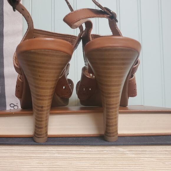 Me Too "sage" Heeled Sandal Open Toe & heel Ankle Buckle Strap lasercut  W8.5 - Picture 7 of 10